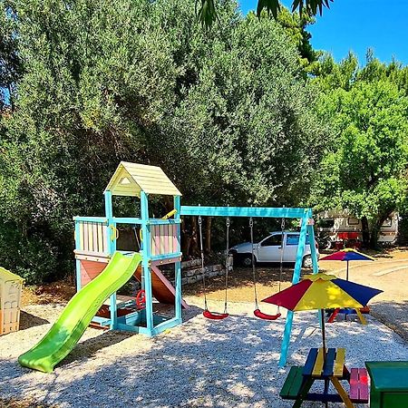 Beachfront Apartments Kate オレビック エクステリア 写真