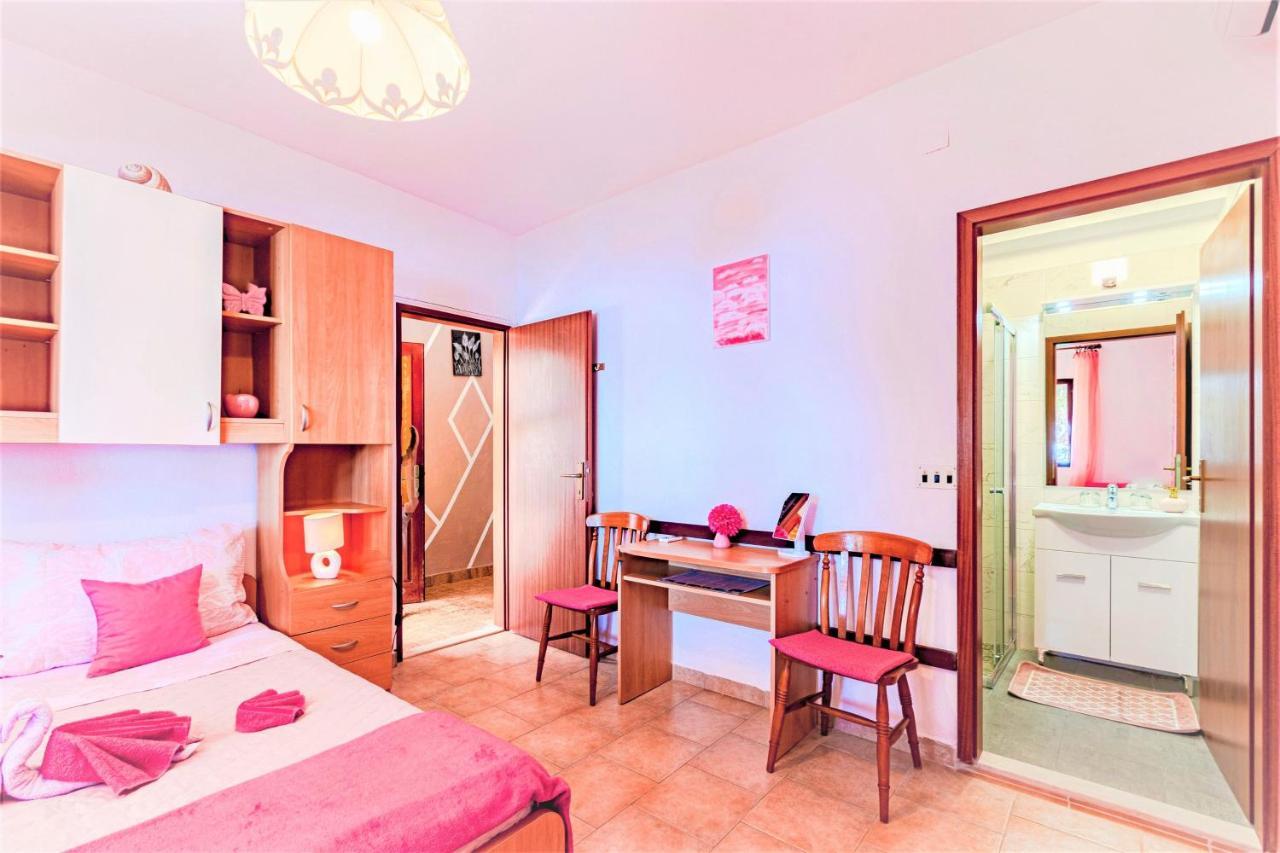 Beachfront Apartments Kate オレビック エクステリア 写真