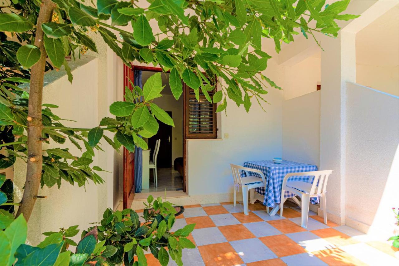 Beachfront Apartments Kate オレビック エクステリア 写真