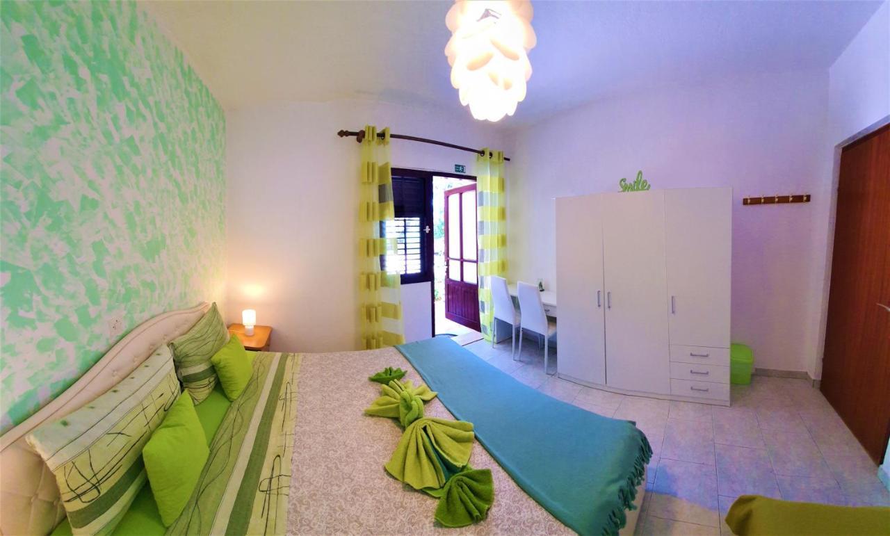 Beachfront Apartments Kate オレビック エクステリア 写真