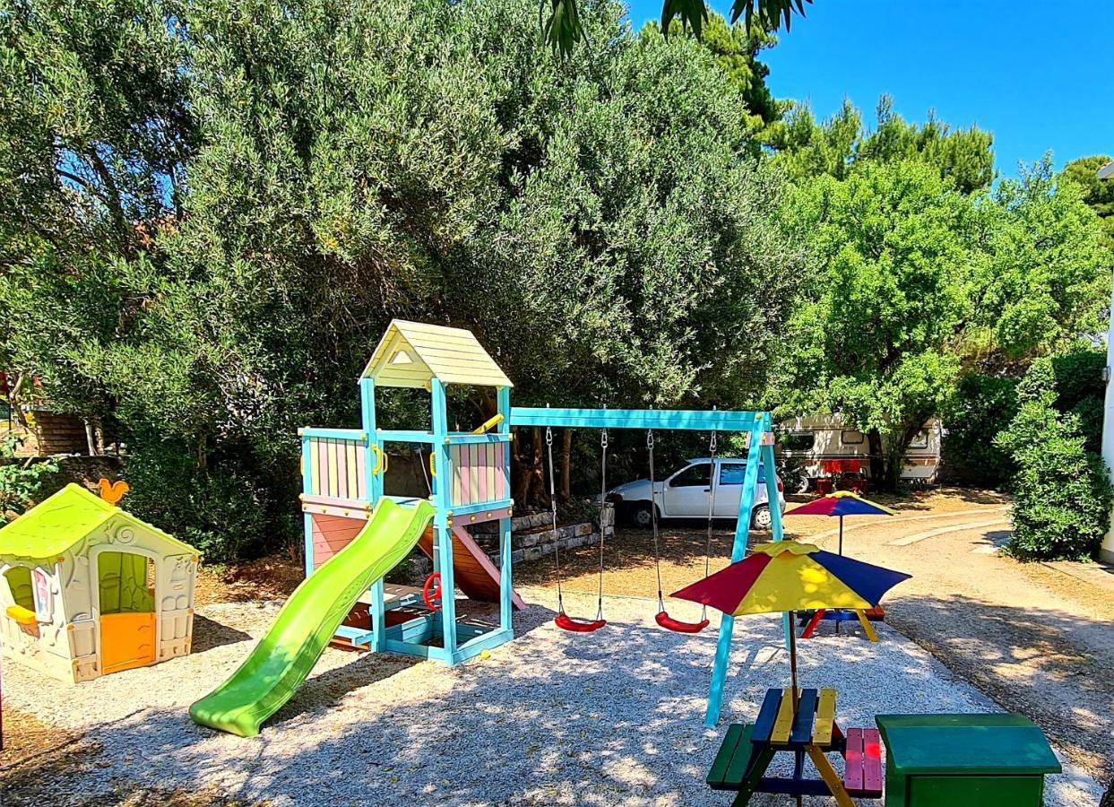 Beachfront Apartments Kate オレビック エクステリア 写真