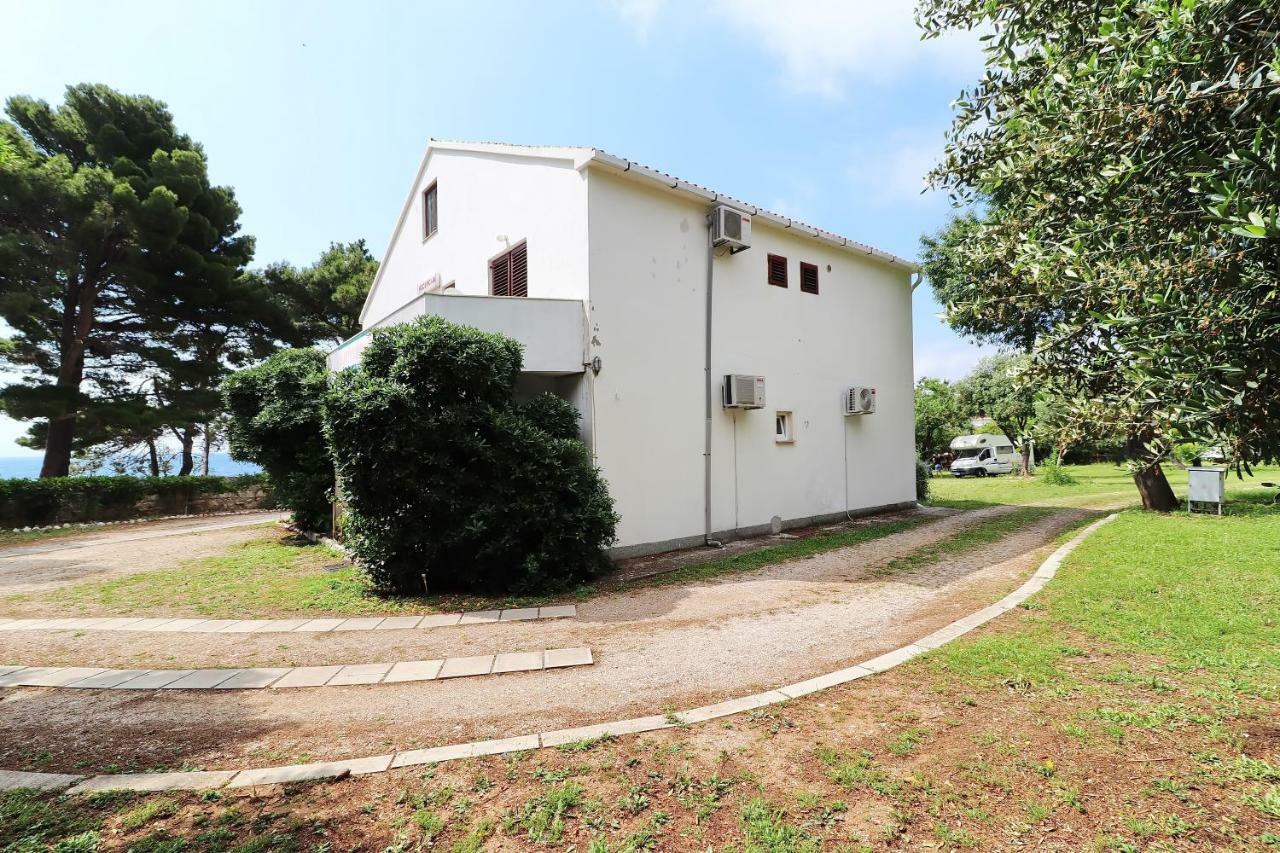 Beachfront Apartments Kate オレビック エクステリア 写真