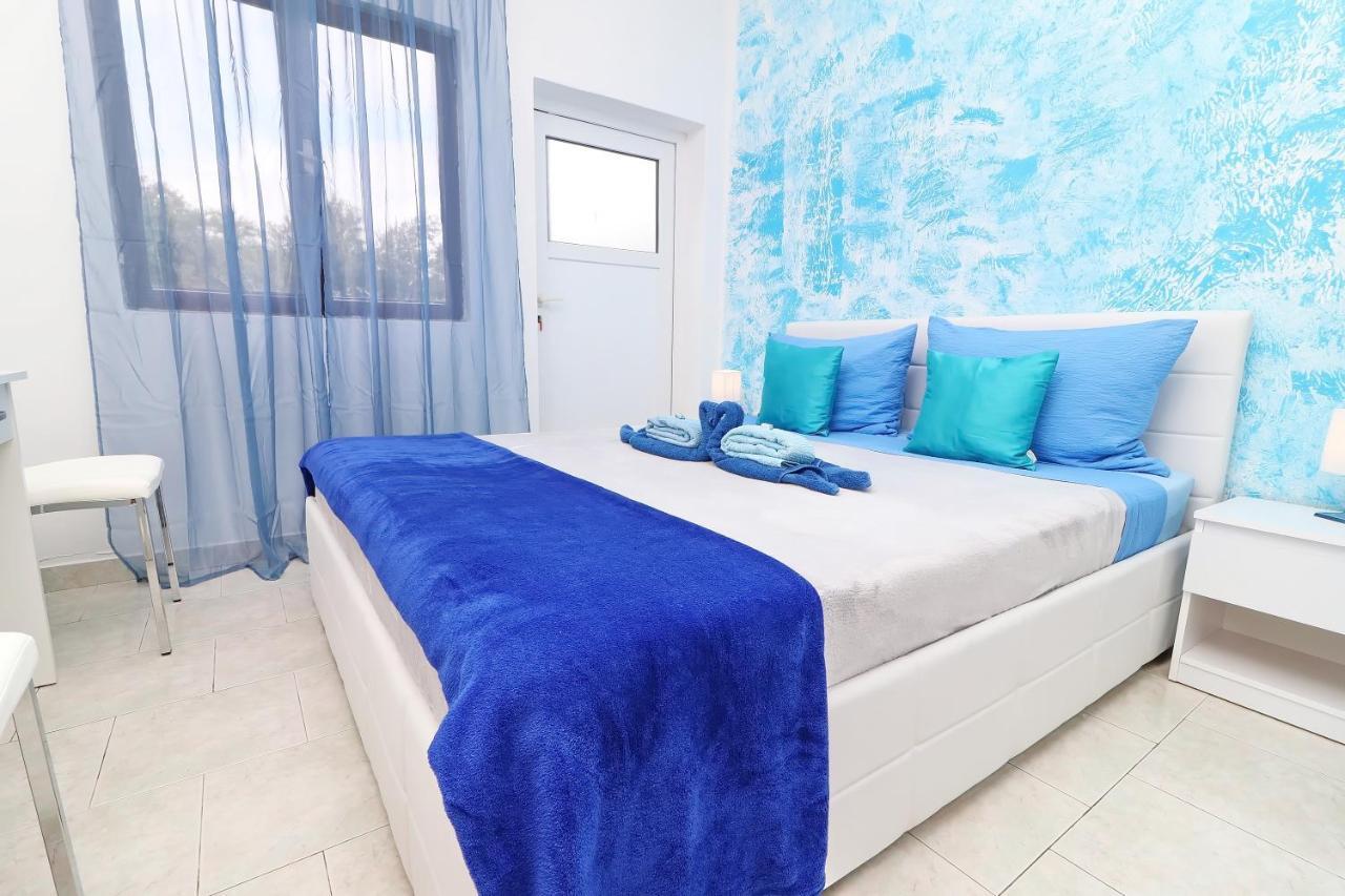 Beachfront Apartments Kate オレビック エクステリア 写真